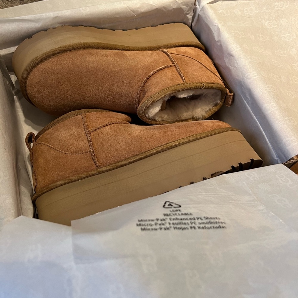 UGG 
Classic Ultra Mini Platform Suede Booties